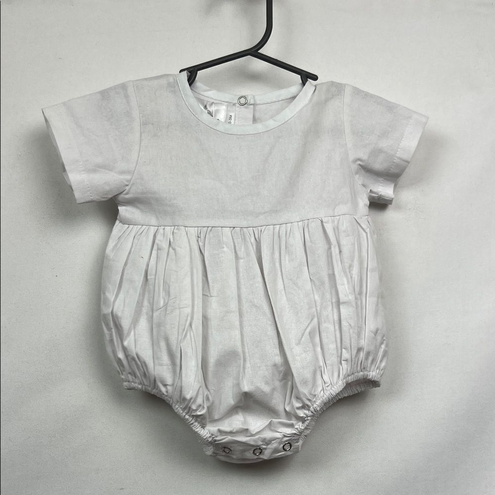 Belle Cher White short sleeve plain bubble NWT size 0-3 months